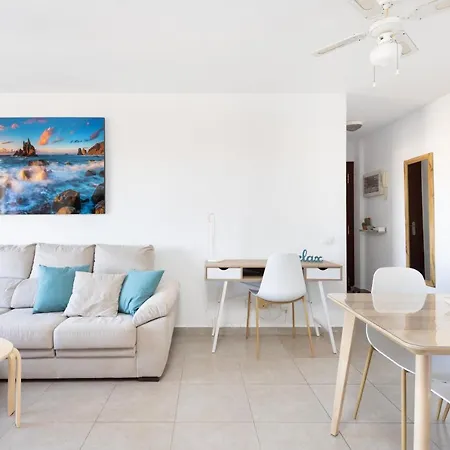 Home2book Comfy Seaside Cristimar, Pool * 로스크리스티아노스